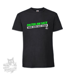 T-Shirt - Falten am Sack. Aber Eier aus Stahl.