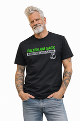 T-Shirt - Falten am Sack. Aber Eier aus Stahl.