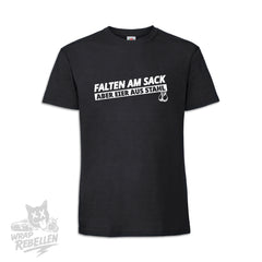 T-Shirt - Falten am Sack. Aber Eier aus Stahl.